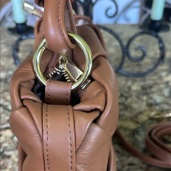 Luxurious Brown Leather Satchel - Picture 4 of 11